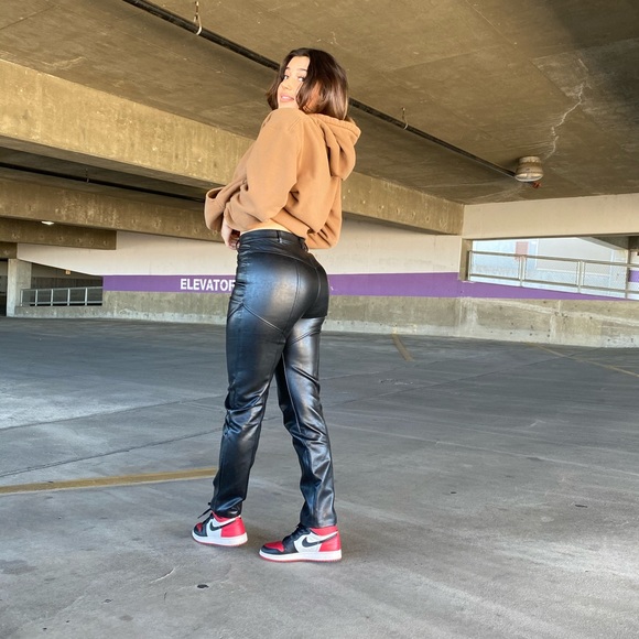 Meet your Posher, Gabriela - Picture 2 of 5